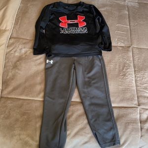 Boys under Armour set. Great condition.